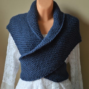Hand Knitted Shawl, OUTLANDER Style Wool Shawl, Chunky Shoulder Wrap, Knit Wool Scarf, Triangular Shawl