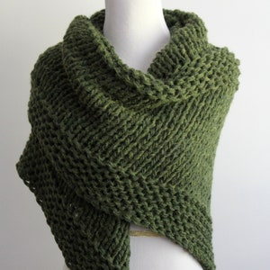 Shawl Knitting Pattern, Knit Triangle wrap, Chunky knit triangle scarf pattern, Textured knit Shawl Pattern, Knit winter shawl, ENGLISH ONLY